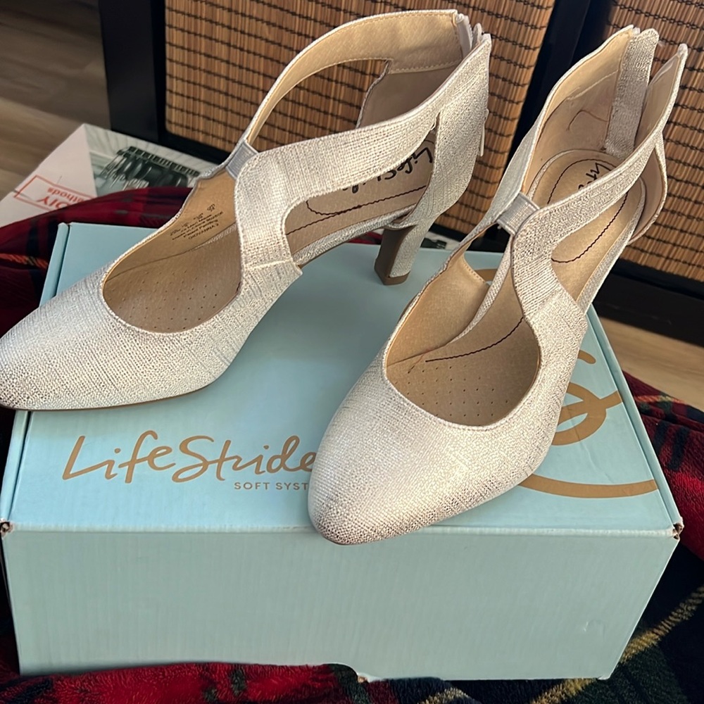 8.5 W Silver Dress Heels